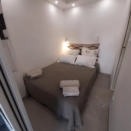 De La Roquille Апартаменти *